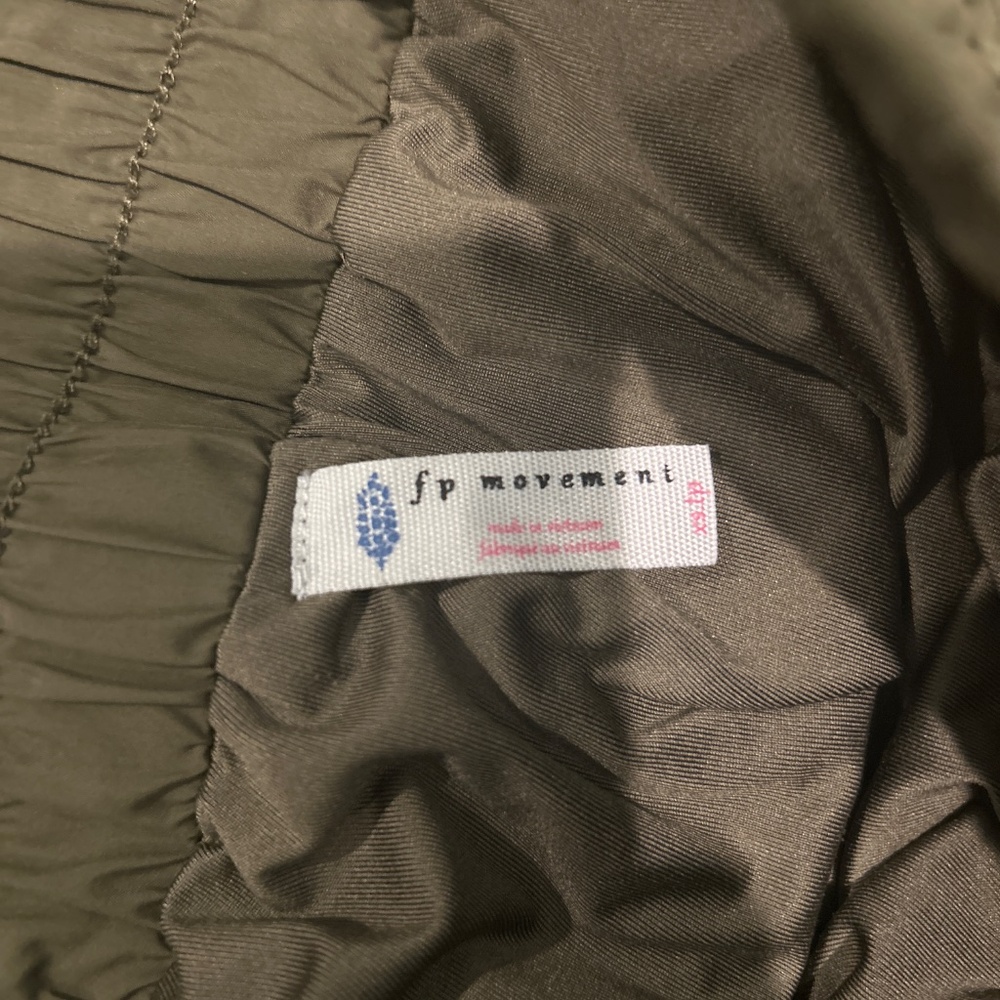 Free people movement olive Get Your Flirt On Shorts size cs - Picture 3 of 3